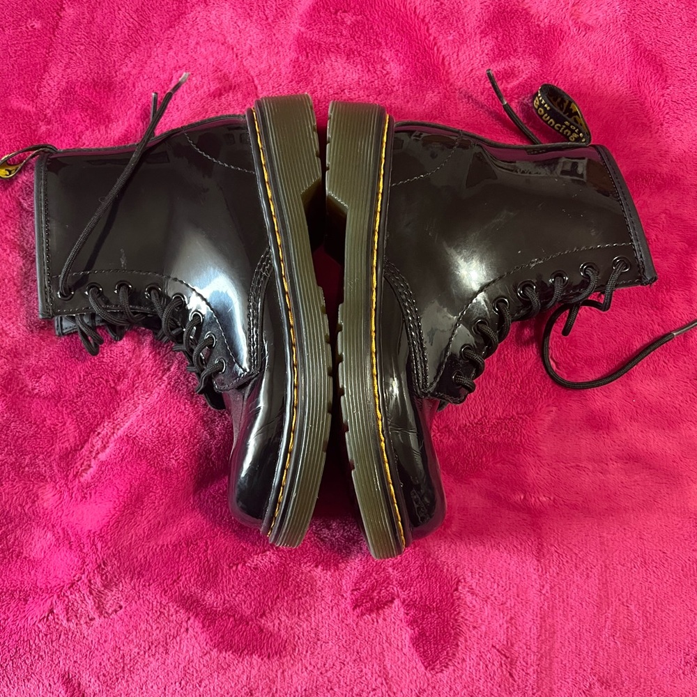 Dr. Martens Shiny Black Kids Boots - Picture 5 of 6
